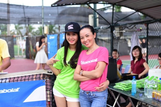Bạn PG chụp cùng đại diện nhà phân phối Babolat