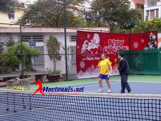 Lop dạy tennis cho nguoi nuoc ngoai FPC5 anh 2 - Beginner tennis class FPC5 photo 2
