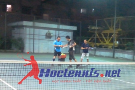 Lop hoc tennis co ban CB64 o Le Trong Tan, Thanh Xuan, Ha noi